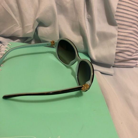 Tiffany&Co gold flower Sunglasses - Picture 7 of 8